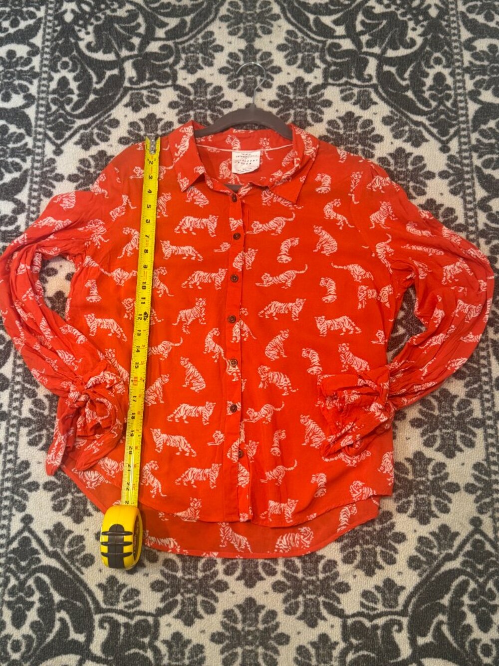 Vibrant Anthropologie Margaret Jeane Tiger Print Tie Cuff Blouse Top Size 12 - Picture 9 of 9